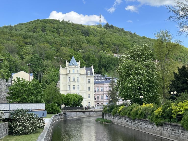 Karlovy Vary y el atractivo de sus castillos y aguas termales (Foto Valeria Schapira).