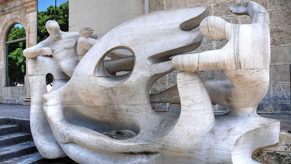 The piece Forma, espacio y luz (1950-1953), located in the Cuban Art building of the National Museum of Fine Arts, marks a decisive moment in the creative maturity of the sculptor.