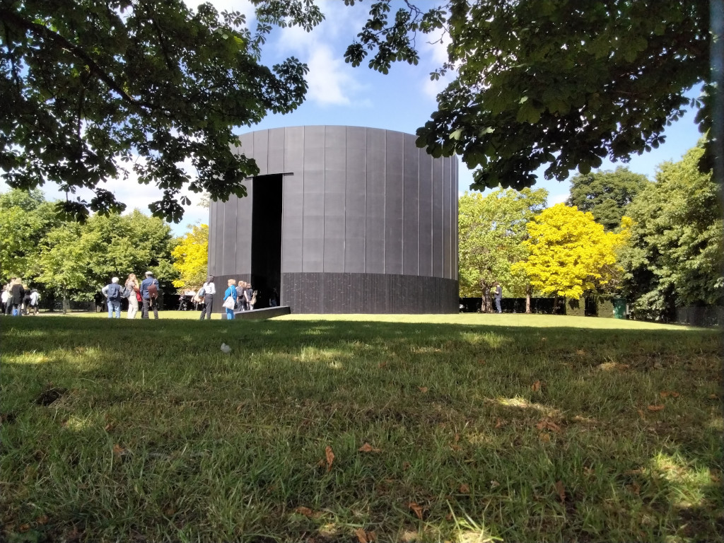   Serpentine Pavilion 2022, Black Chapel Theater Gates