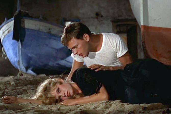 Jean Louis Trintignant and Brigitte Bardot in "And God Created Woman".  During their first meeting before filming, the actress will drop: "  <em>  It's pie!  I can never pretend I'm in love with this guy </em>  !".  It was the opposite that happened.  In real life.