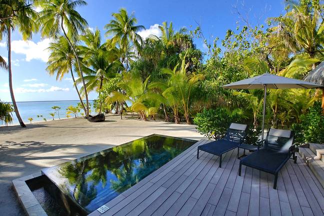 From their private beach, guests can dream of Robinson Crusoe on their desert island. 