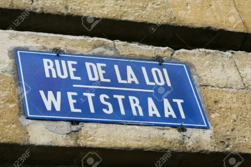 Rue de la Loi Wetstraat, célèbre rue de Bruxelles symbole du bilinguisme