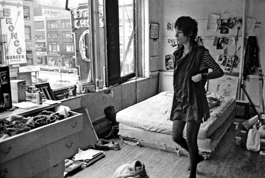 Patti Smith in her New York apartment in the 1960s.  Weaving dreams.