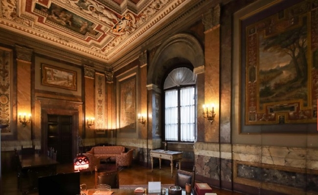 living room with frescoes in the palazzo firenze