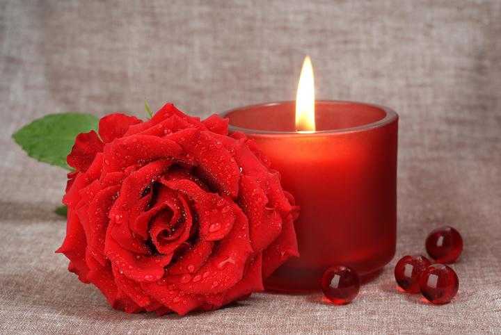 Red candles connect with passion and protect against envy.  Photo: Thinkstock