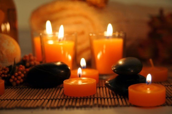 Orange candles charge us with positive energy.  Photo: Shutterstock