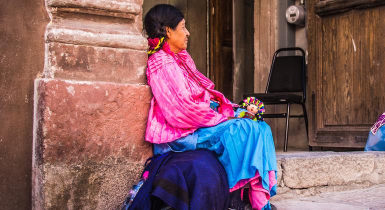 An indigenous woman sells dolls in the streets of Santiago de Querétaro, in Mexico.