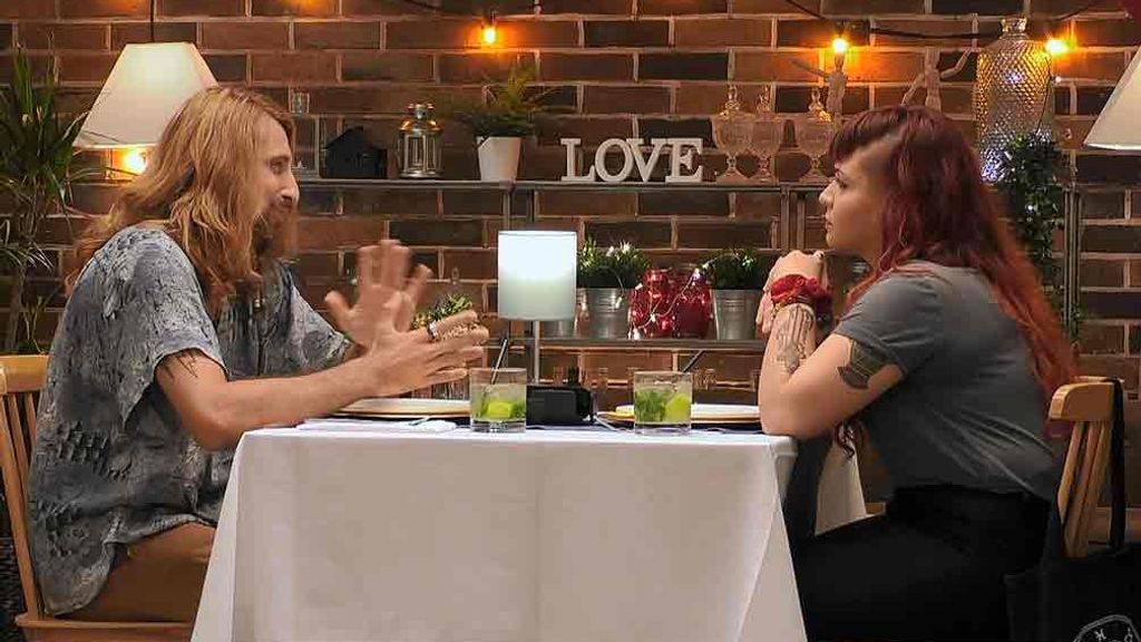 Abraán and Sofía during their date in 'First Dates'