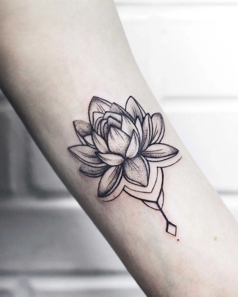 fleur de lotus tatouage