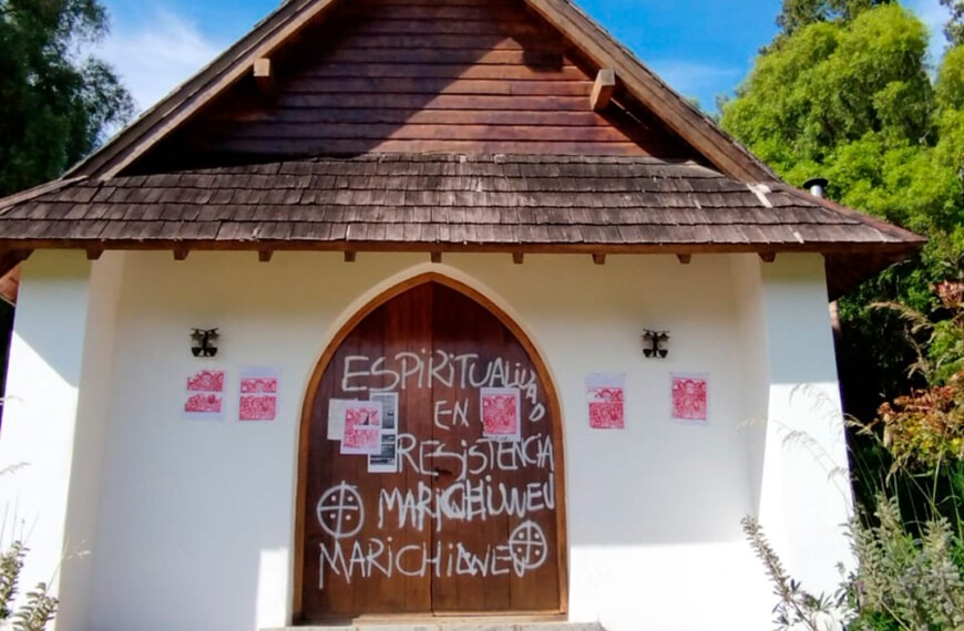 With Mapuche messages, they vandalized a traditional chapel in Los Alerces National Park