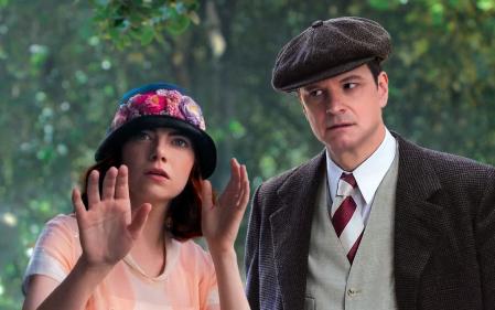 Emma Stone, en la foto junto a Colin Firth, encarna una quiromante en 'Magia a la luz de la luna', un film de 2014 de Woody Allen