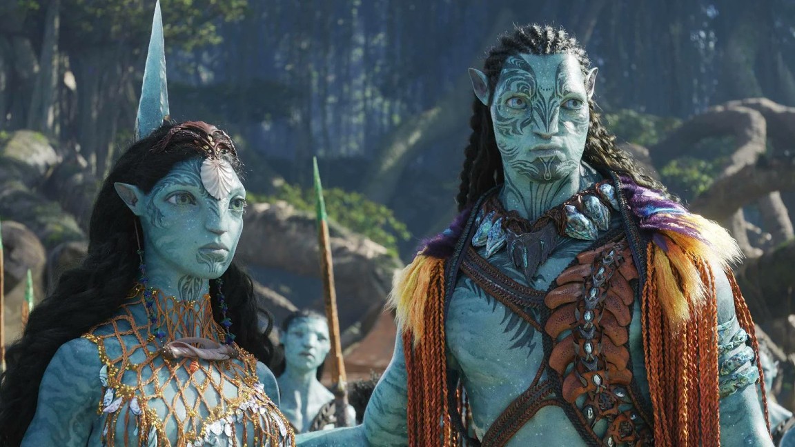 Kate Winslet e Cliff Curtis sono i Metkayina Ronal e Tonowari in una scena di Avatar - La via dell'acqua