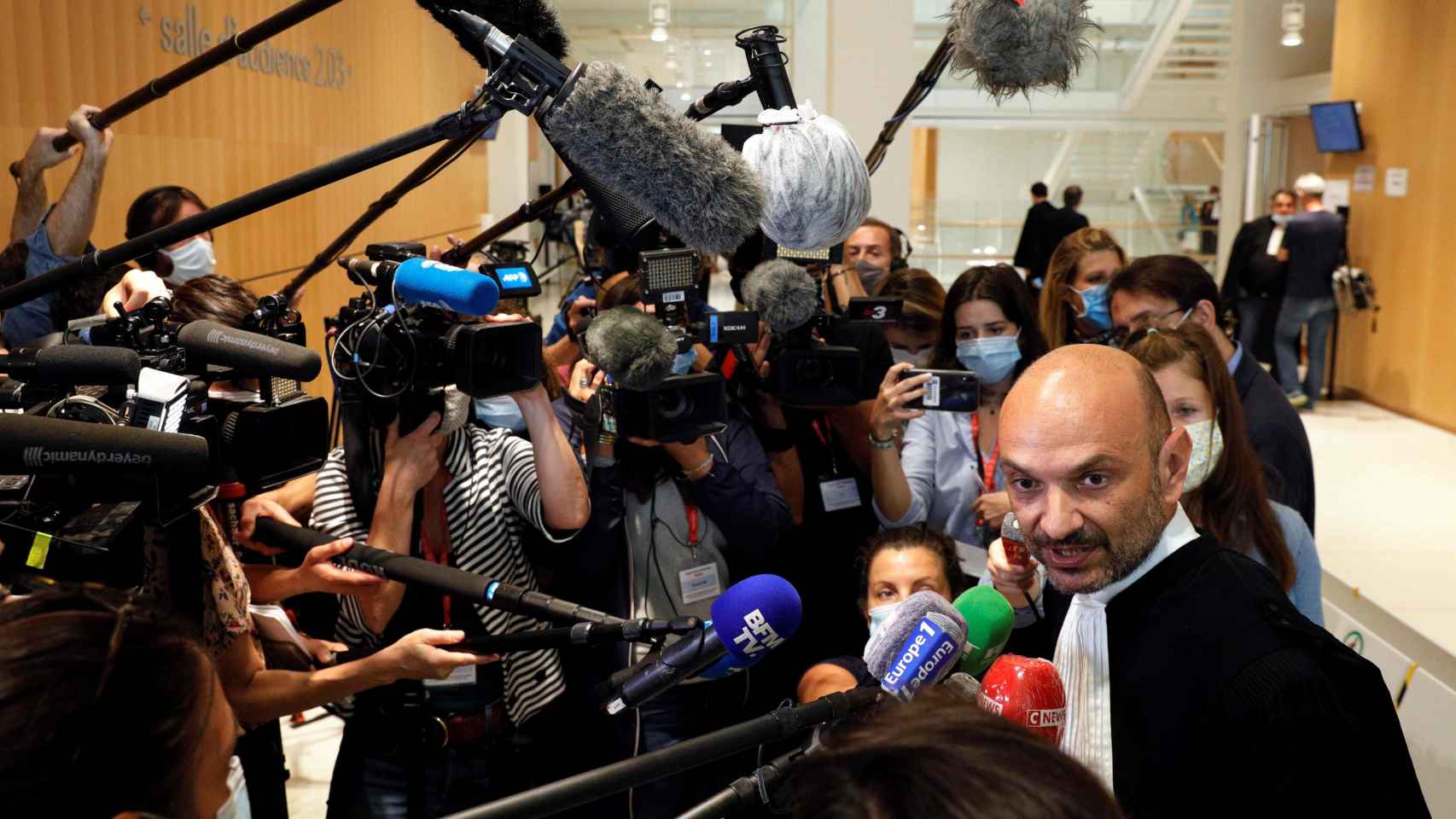 Richard Malka speaks to the press during the trial for the 2015 attacks. Paris, September 9, 2020. Photo: Geoffroy Van Der Hasselt/AFP/dpa