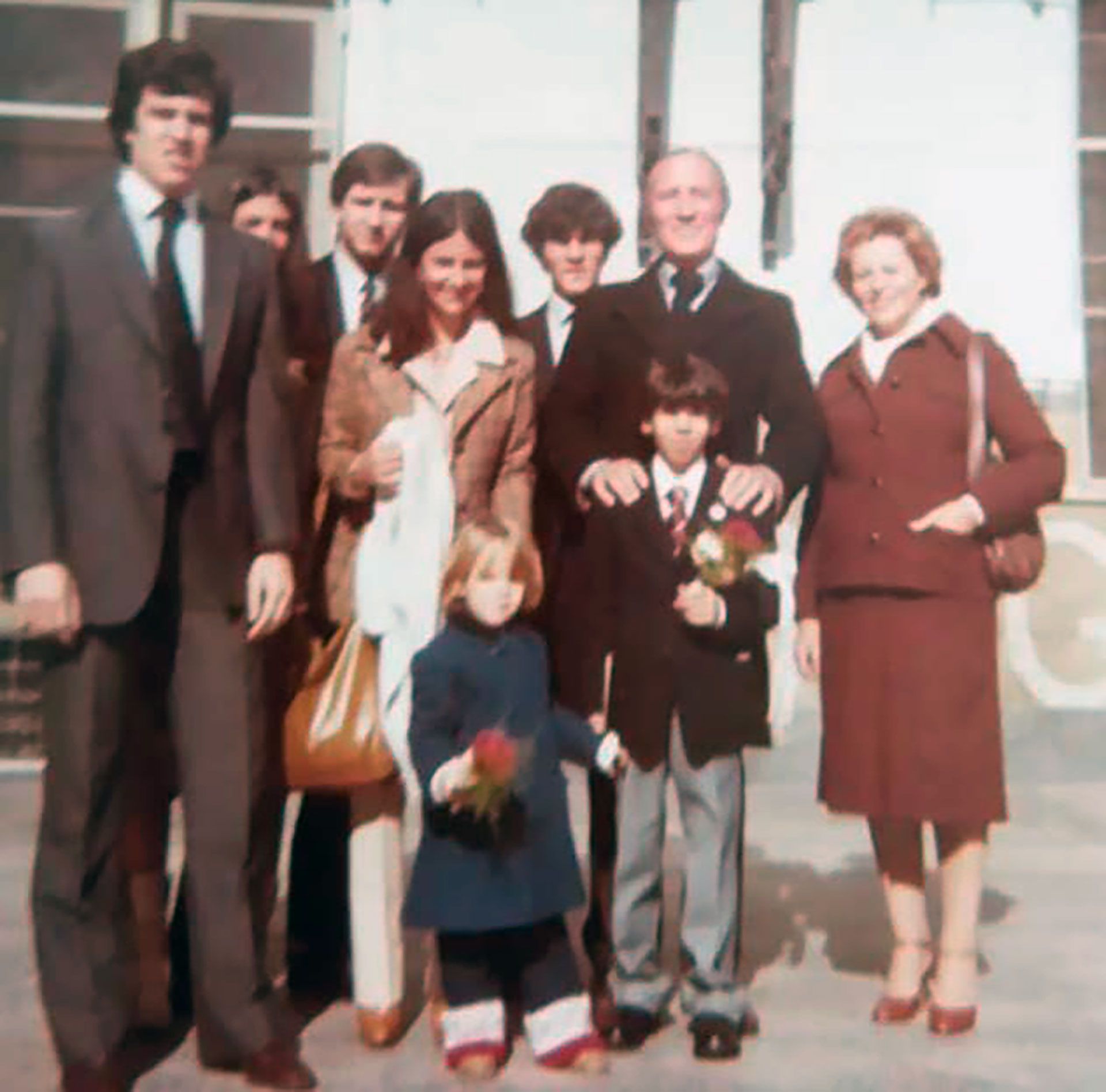 Maxi Trusso en el día de su confirmación en el Colegio La Salle, junto a su padre, su tía Amalia, su hermana Luján, su hermano Juan Miguel y su sobrina Sol