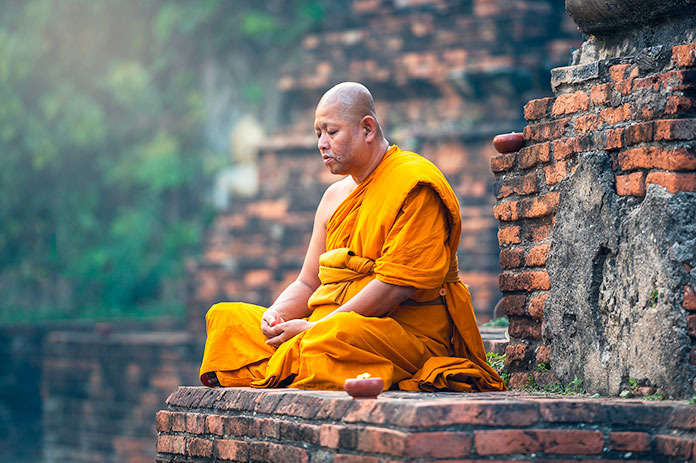 Hombre budista meditando (Pixabay)
